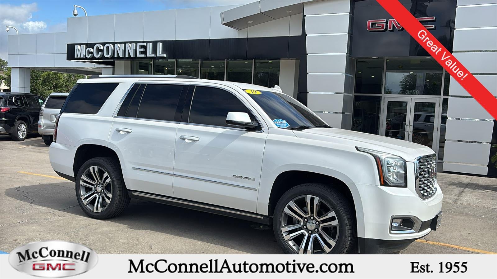2019 GMC Yukon Denali in White Frost Tricoat — front three-quarter view